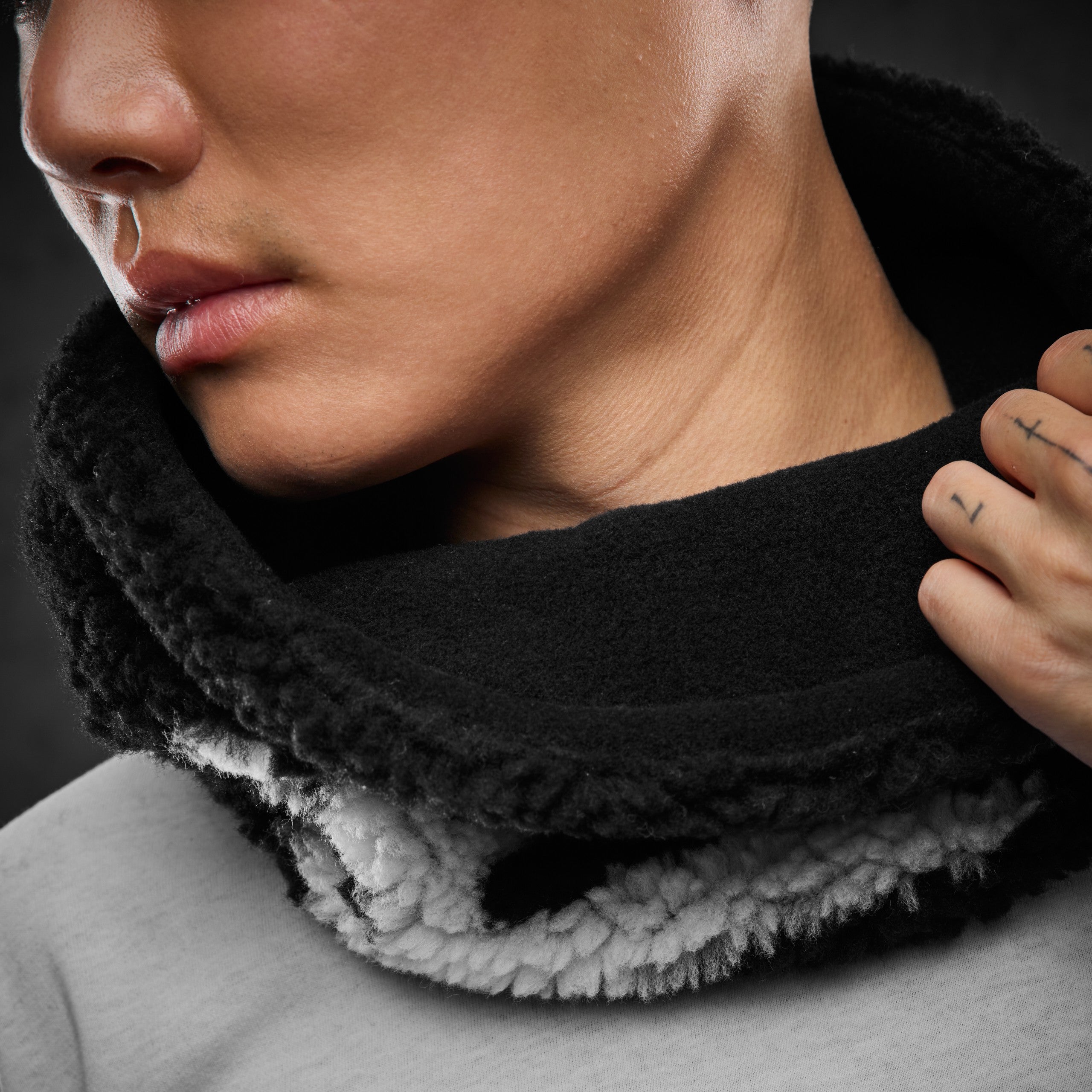 Eternal God Chinese Letter EG Loop Fleece Schal 434125