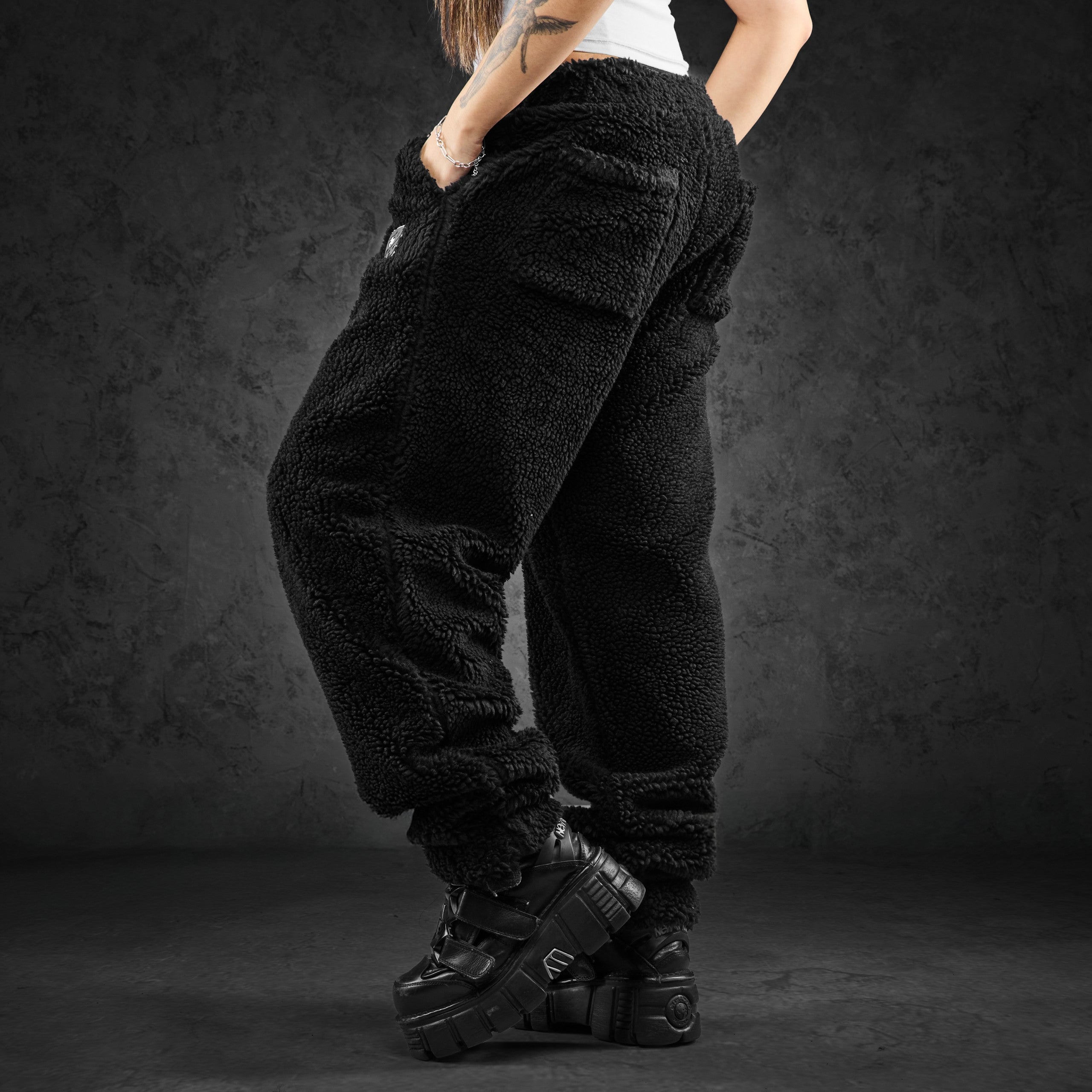 Eternal God Chinese Letter EG Pans Fleece Hose 434111